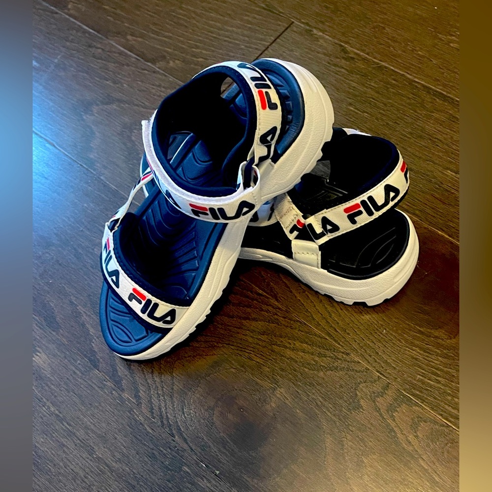 Fila size 6. Worn once
